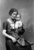 Ritratti di donna con bambino in braccio