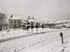 Case coloniche alla Futa sotto la neve con tabernacolo in pr...