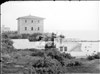Veduta panoramica di una villa sul mare ad Antignano