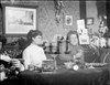 Virginia Starnotti con alcune donne sedute a un tavolo