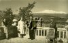 Gruppo ripreso in terrazza, sullo sfondo l'Etna